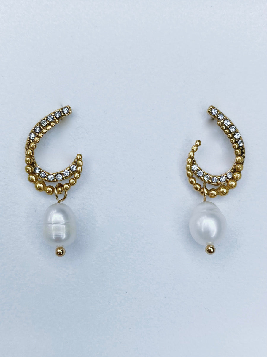 Classy sparkling pearl earrings