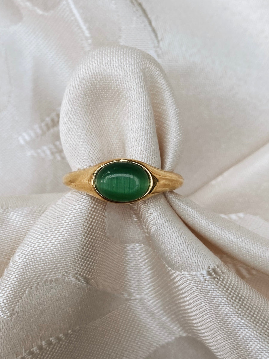 Vintage oval green ring