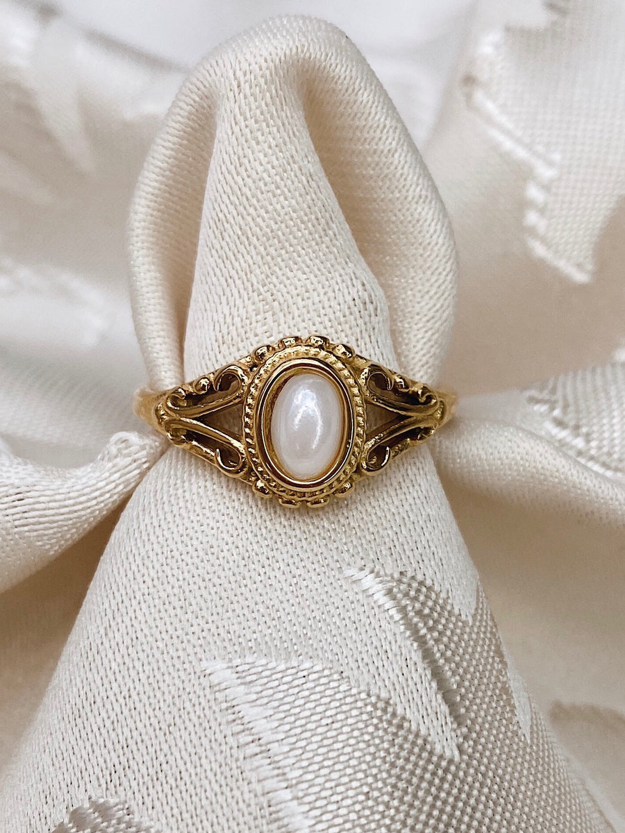 Classy pearl ring