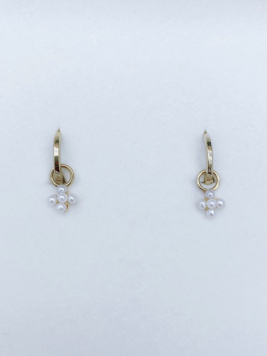 Mini flower pearl earrings