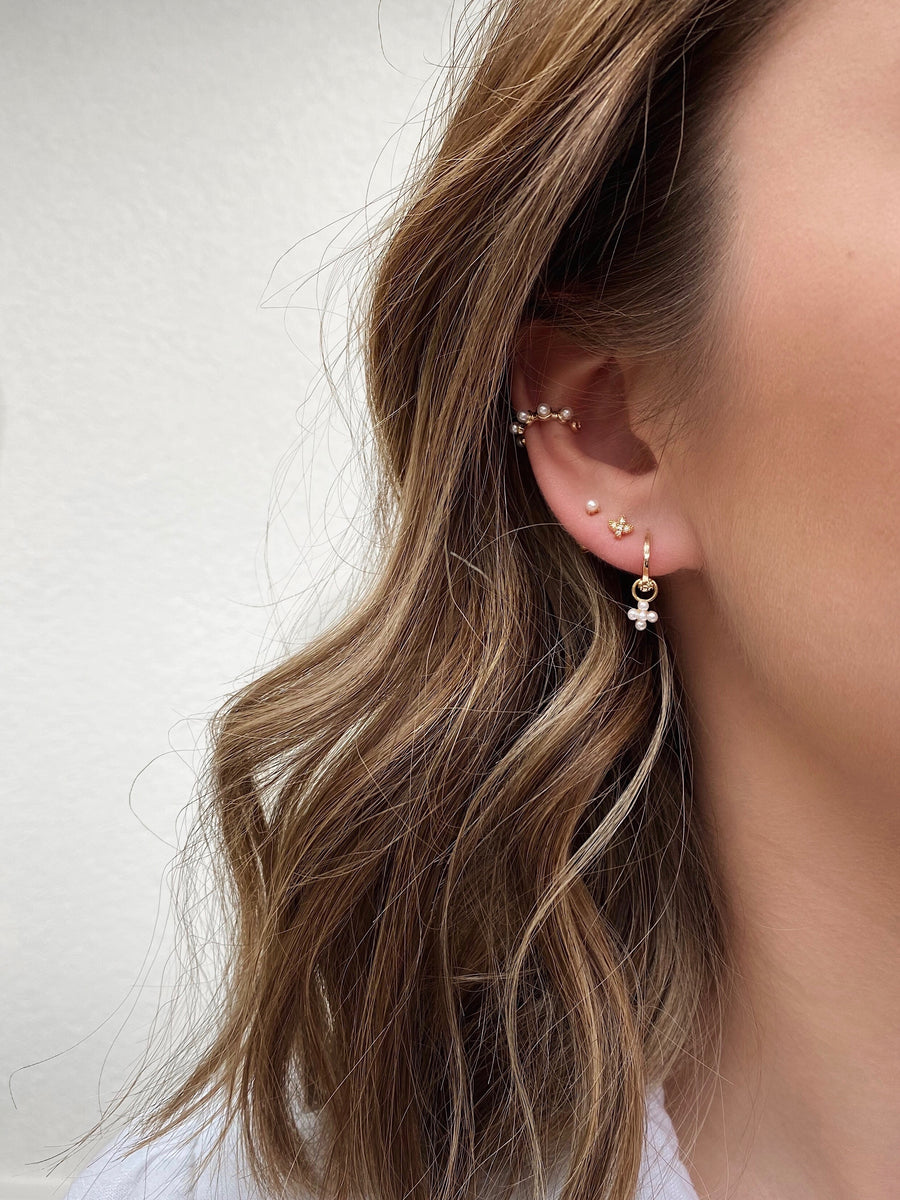 Mini flower pearl earrings