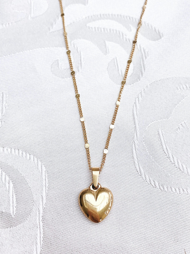 The heart necklace