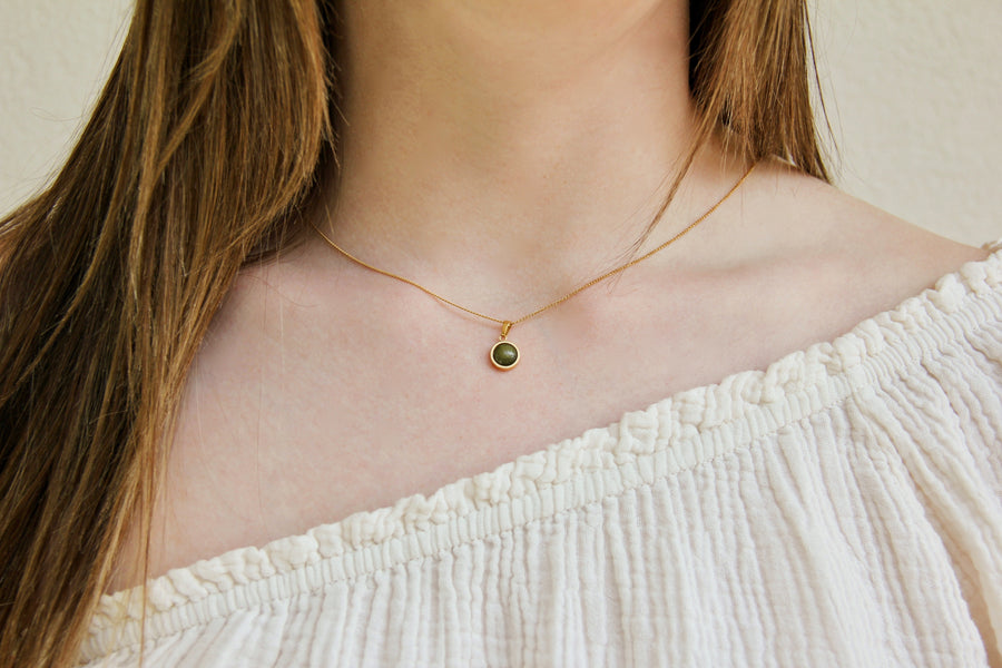 Mini round dark green necklace