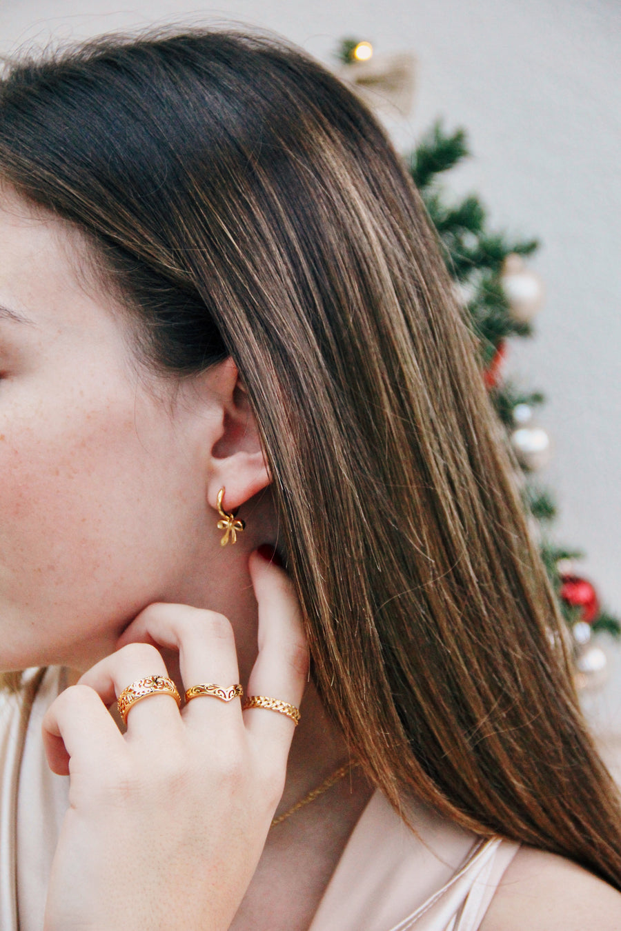 Bow hoop earrings