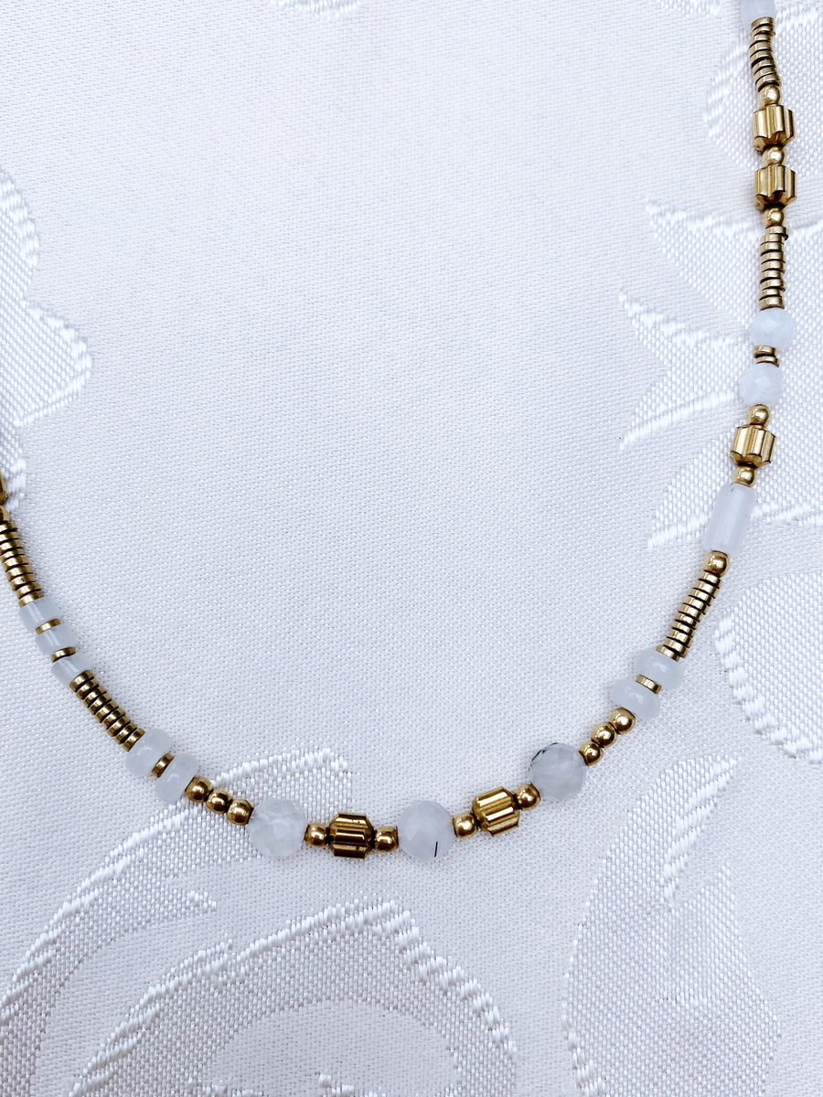 Golden pearl choker