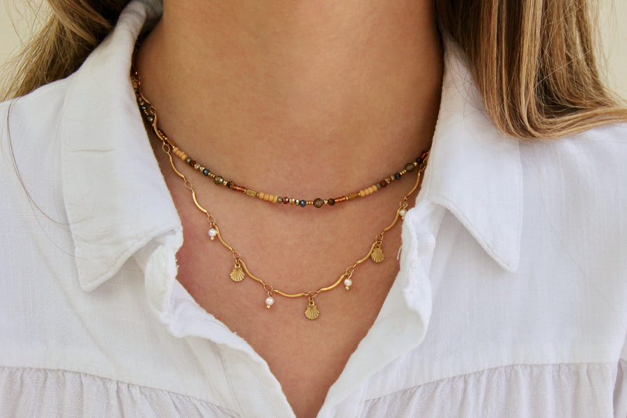 Brown pearl choker