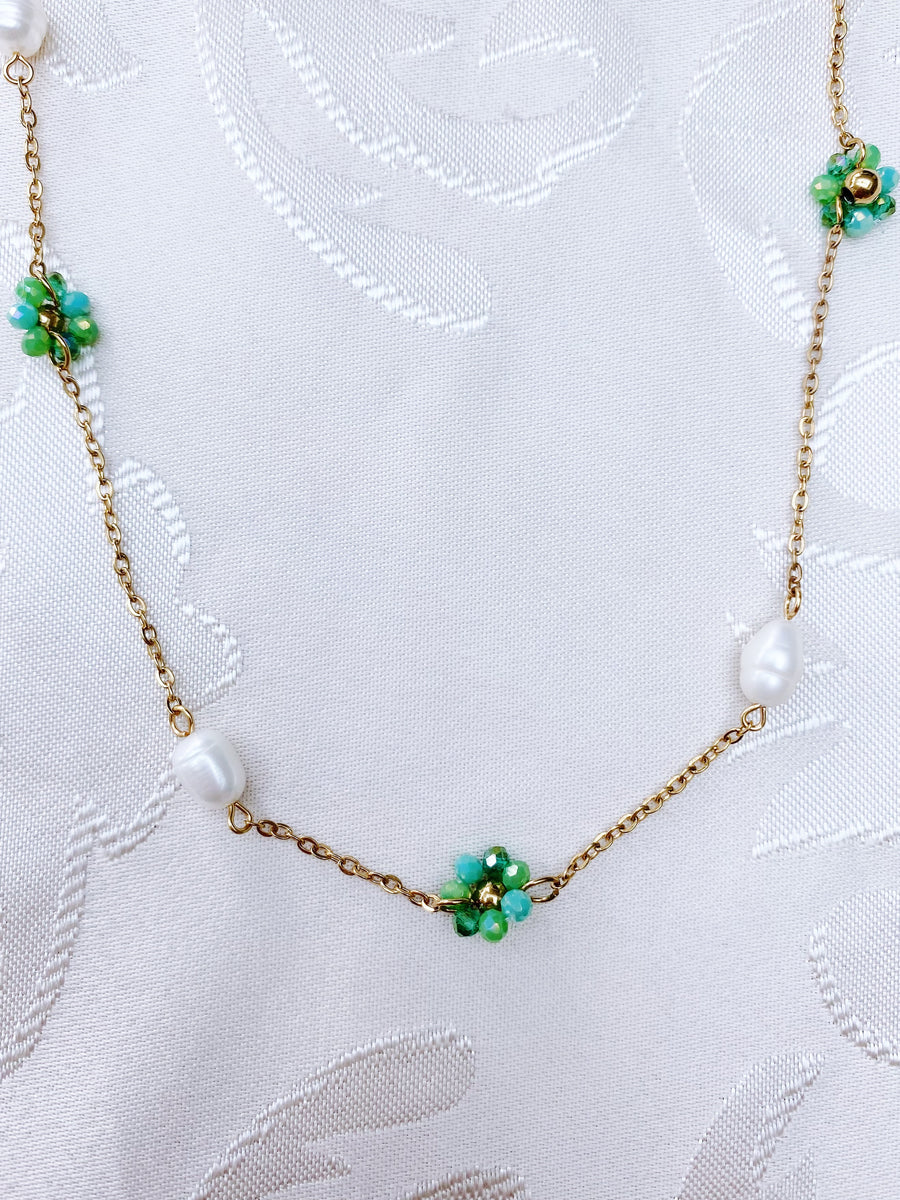 Green flower pearl necklace