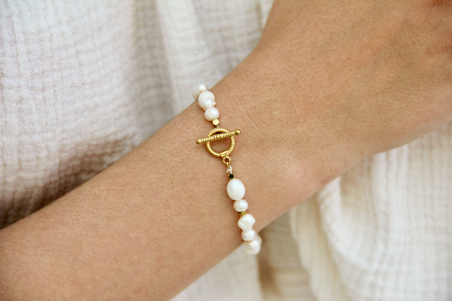 Vintage pearl lock bracelet