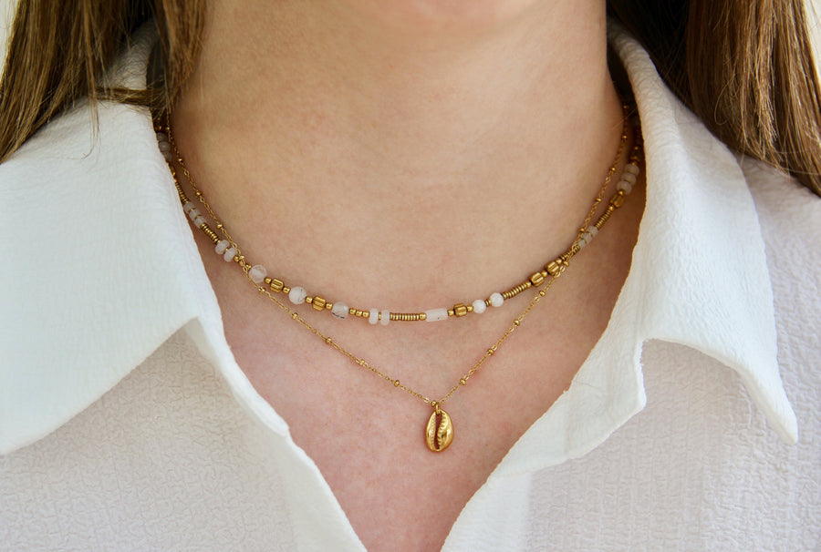 Golden pearl choker