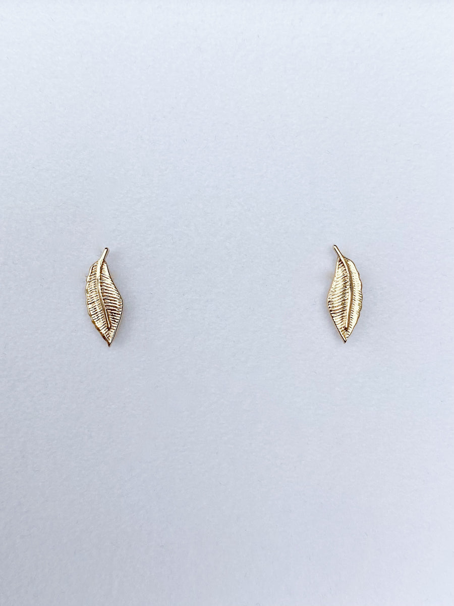 Mini leaf earrings