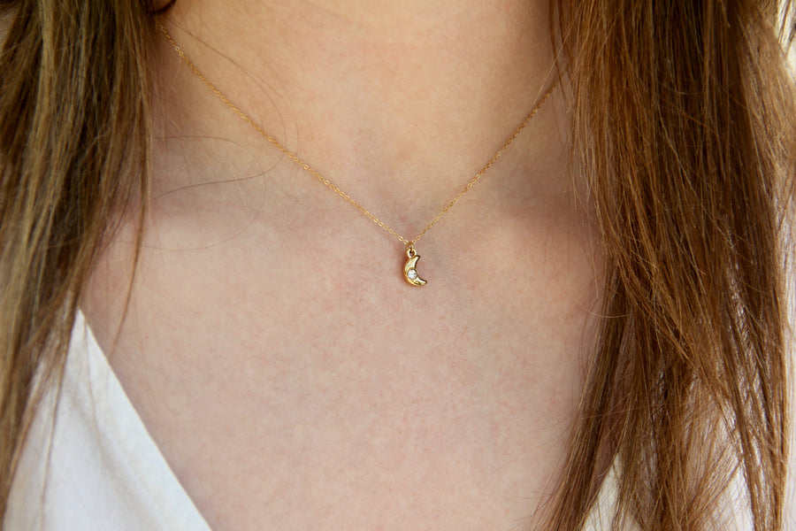 Mini moon necklace