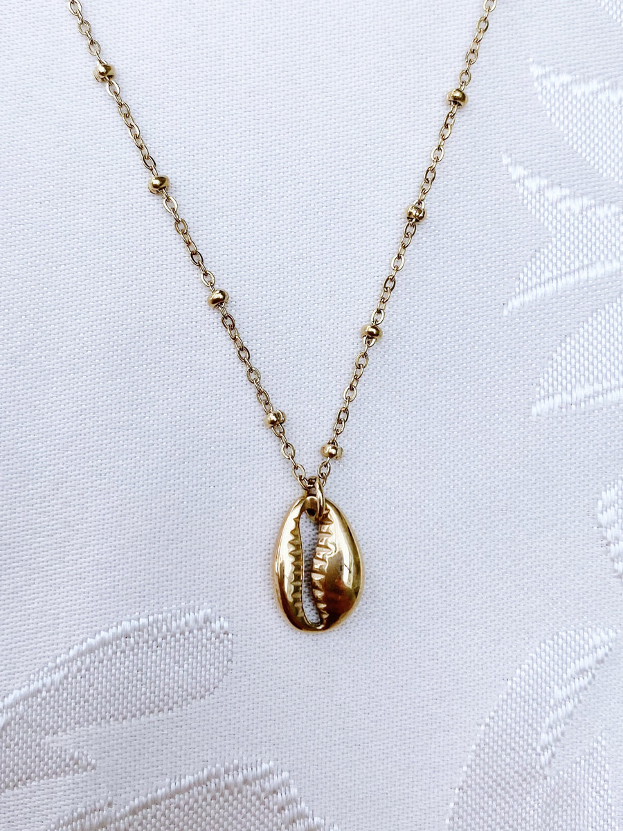 Golden shell necklace