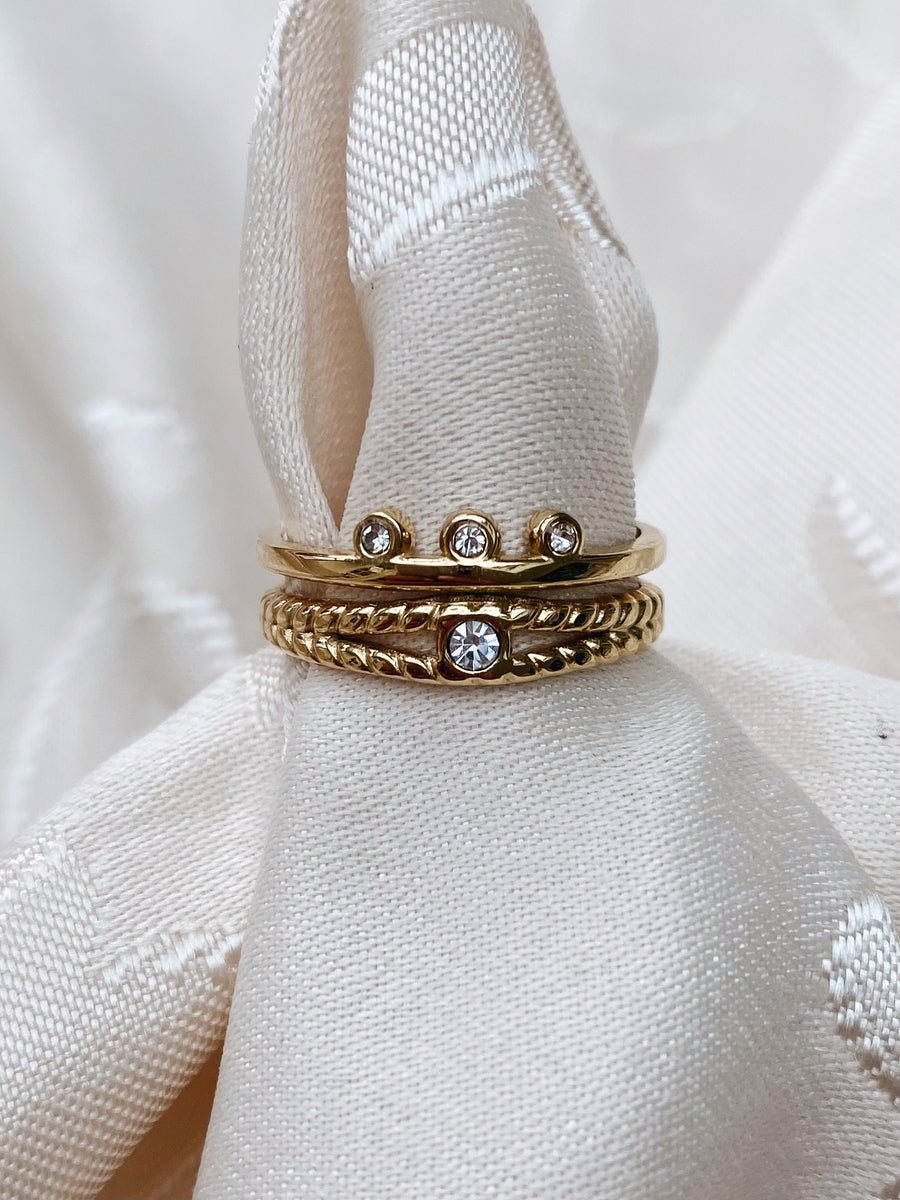 Elegant dot ring