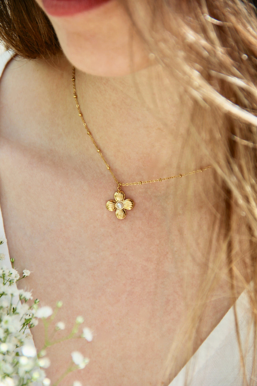 Vintage flower pearl necklace