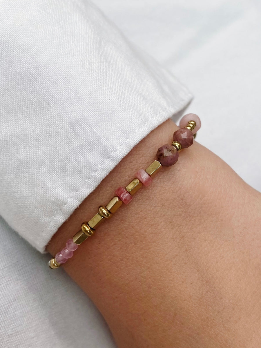 Pink pearl bracelet