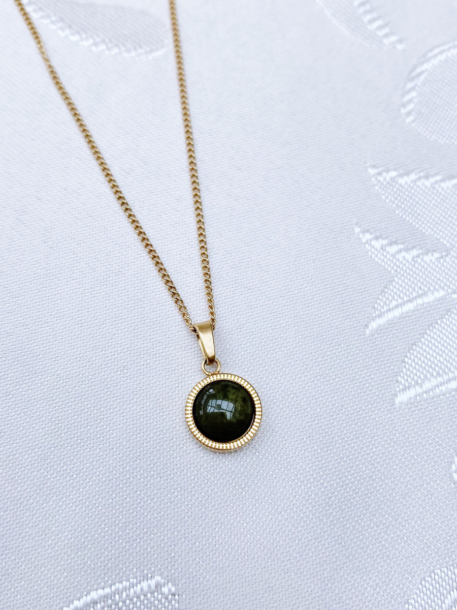 Mini round dark green necklace