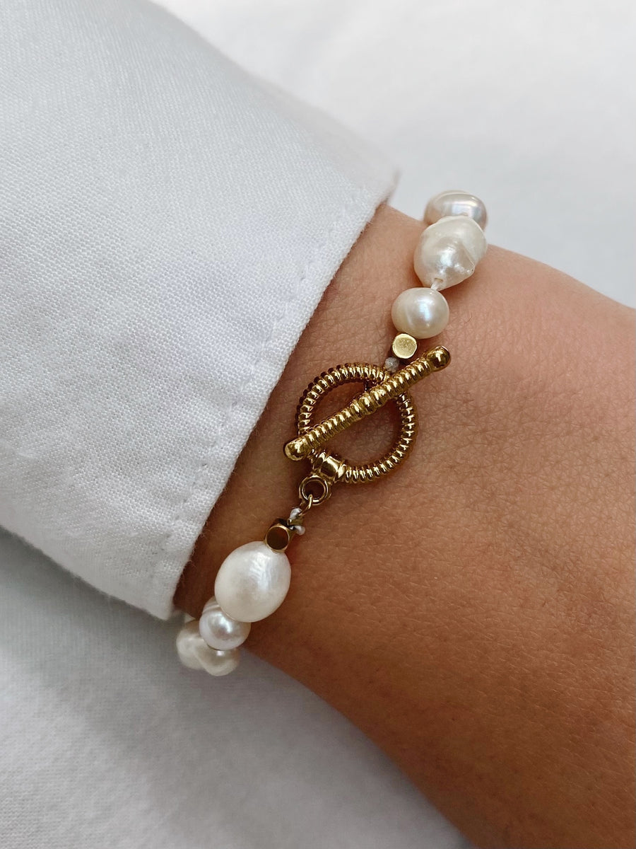 Vintage pearl lock bracelet