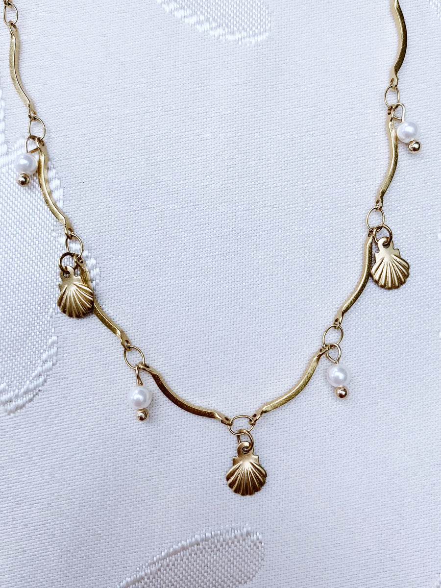 Shell and pearls necklace