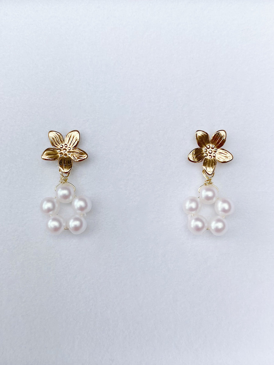 Pearl flower earrings