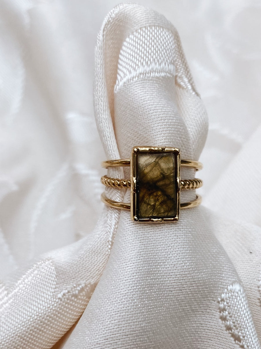 Vintage brown marble ring