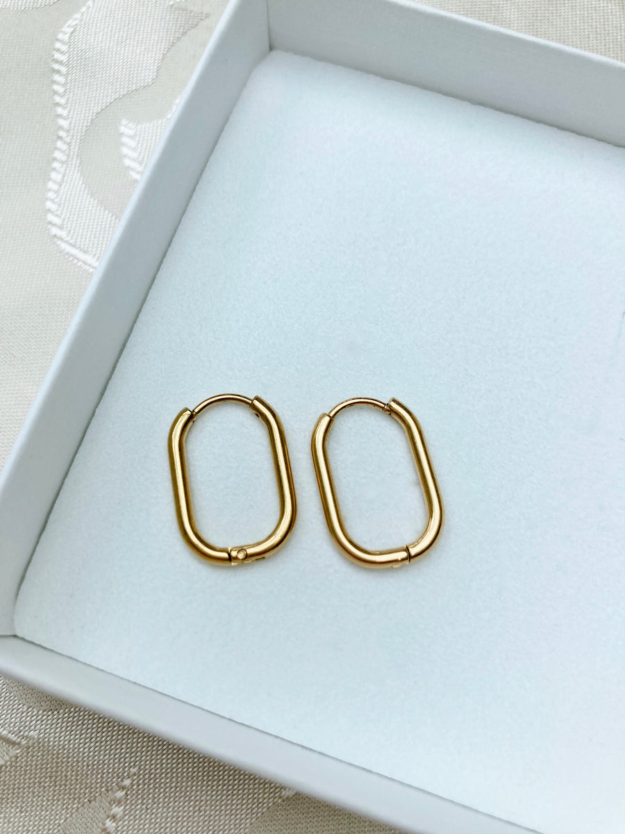 Oval hoop earrings