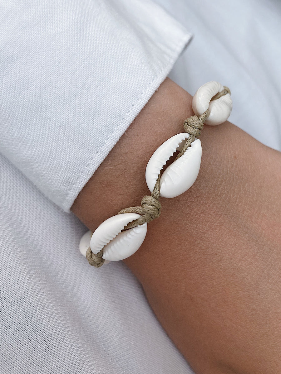 Ella shell bracelet