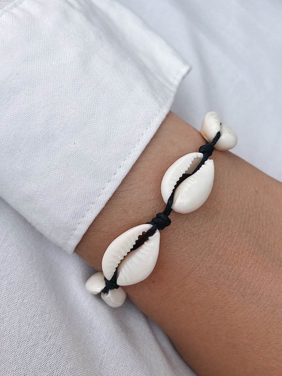 Ella shell bracelet