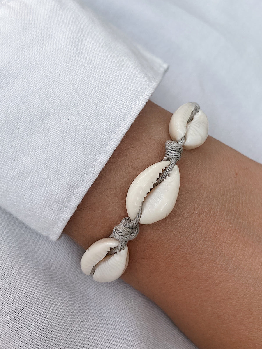 Ella shell bracelet