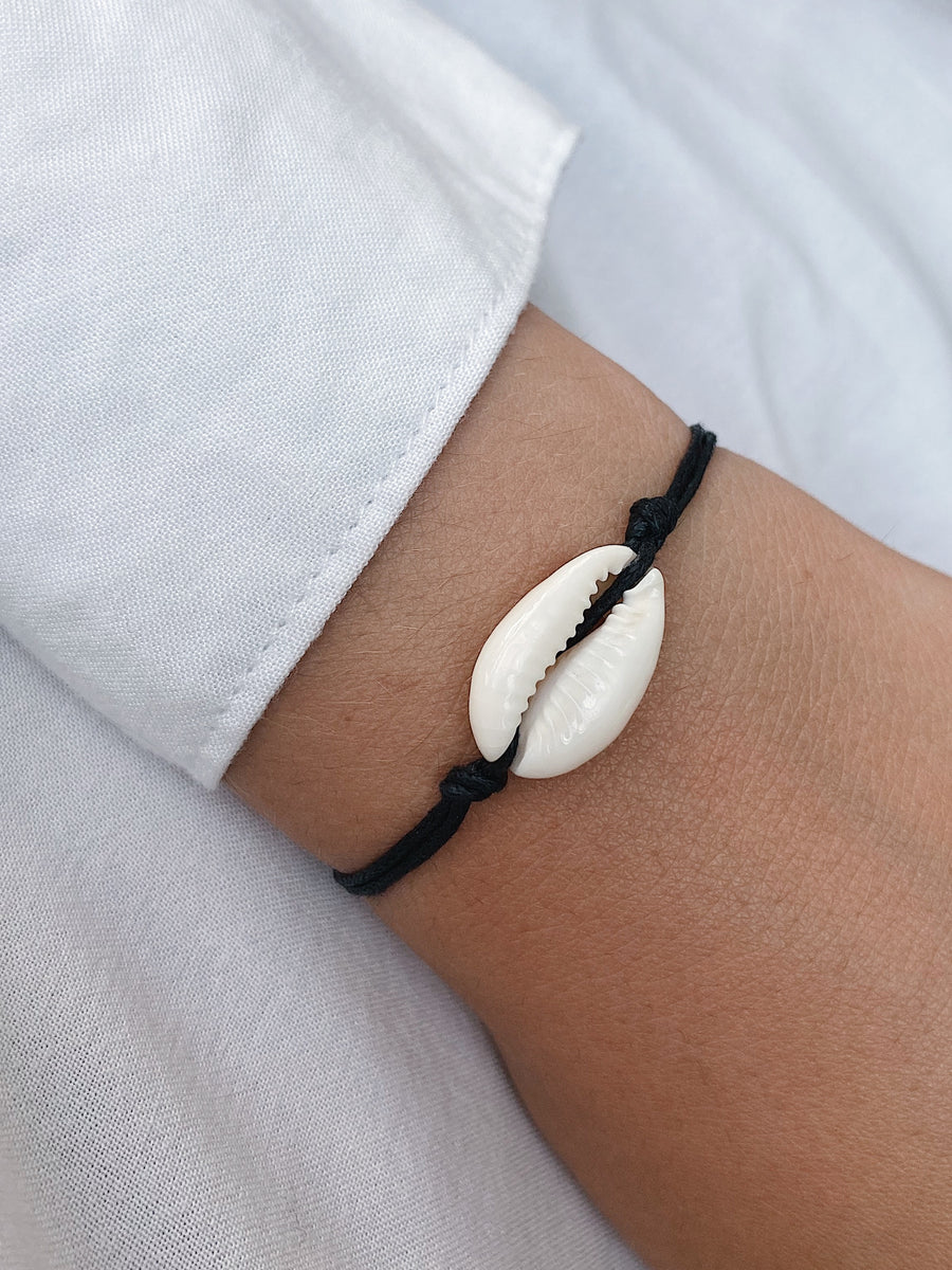 Amy shell bracelet