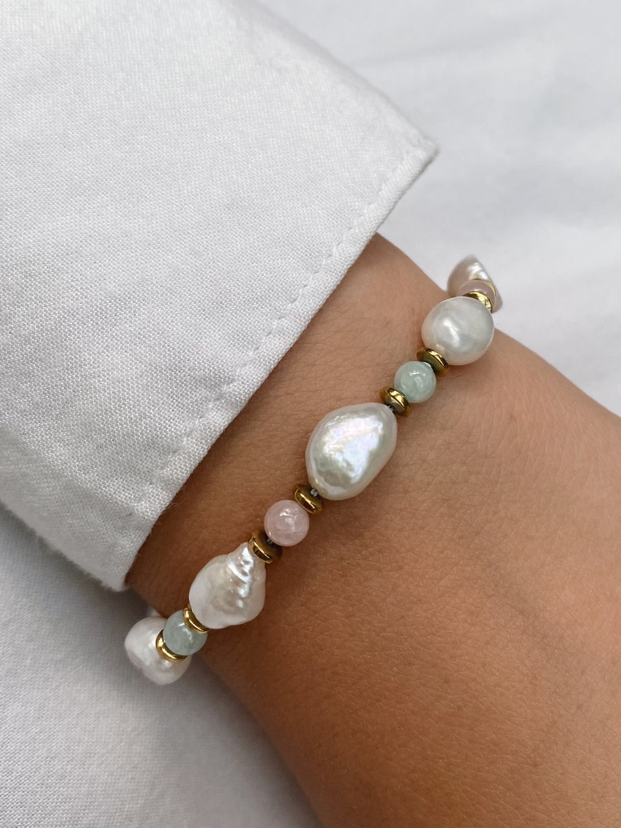 Pastel pearl bracelet