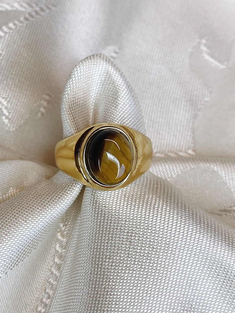 Vintage cat eye ring