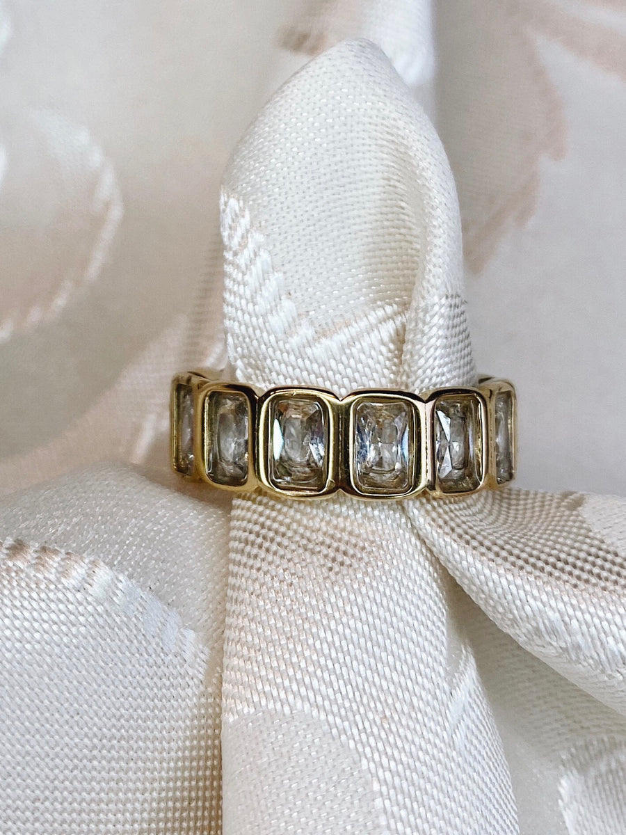 Crystal bar ring