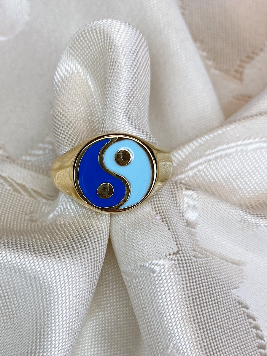 Blue yin & yang ring