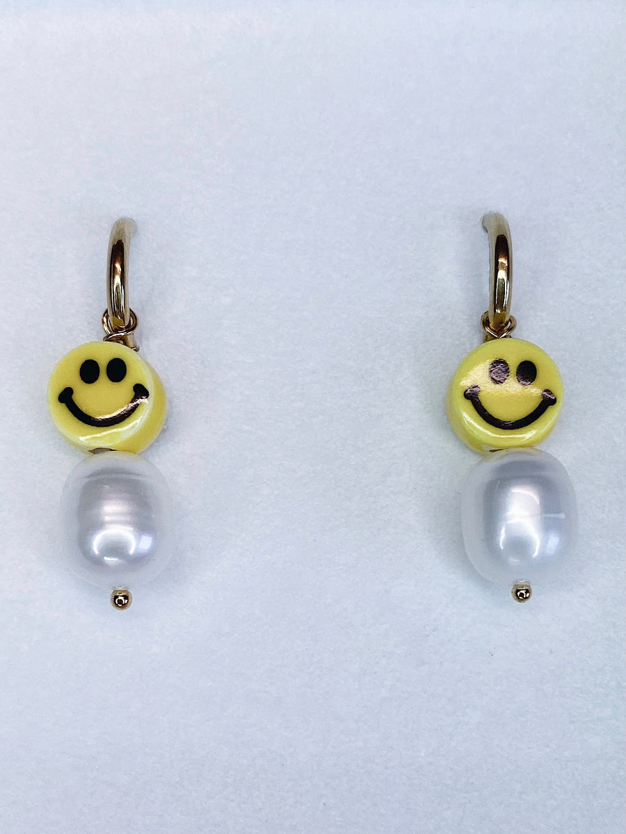 Smiley & pearls earrings