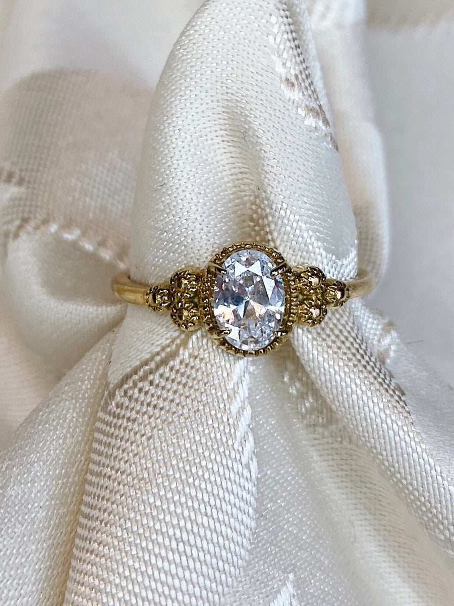 Elegant crystal ring