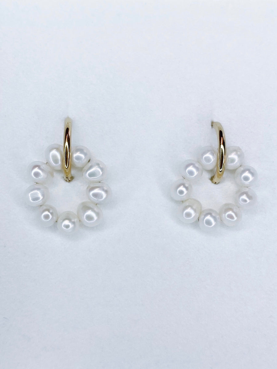 Round pearl earrings