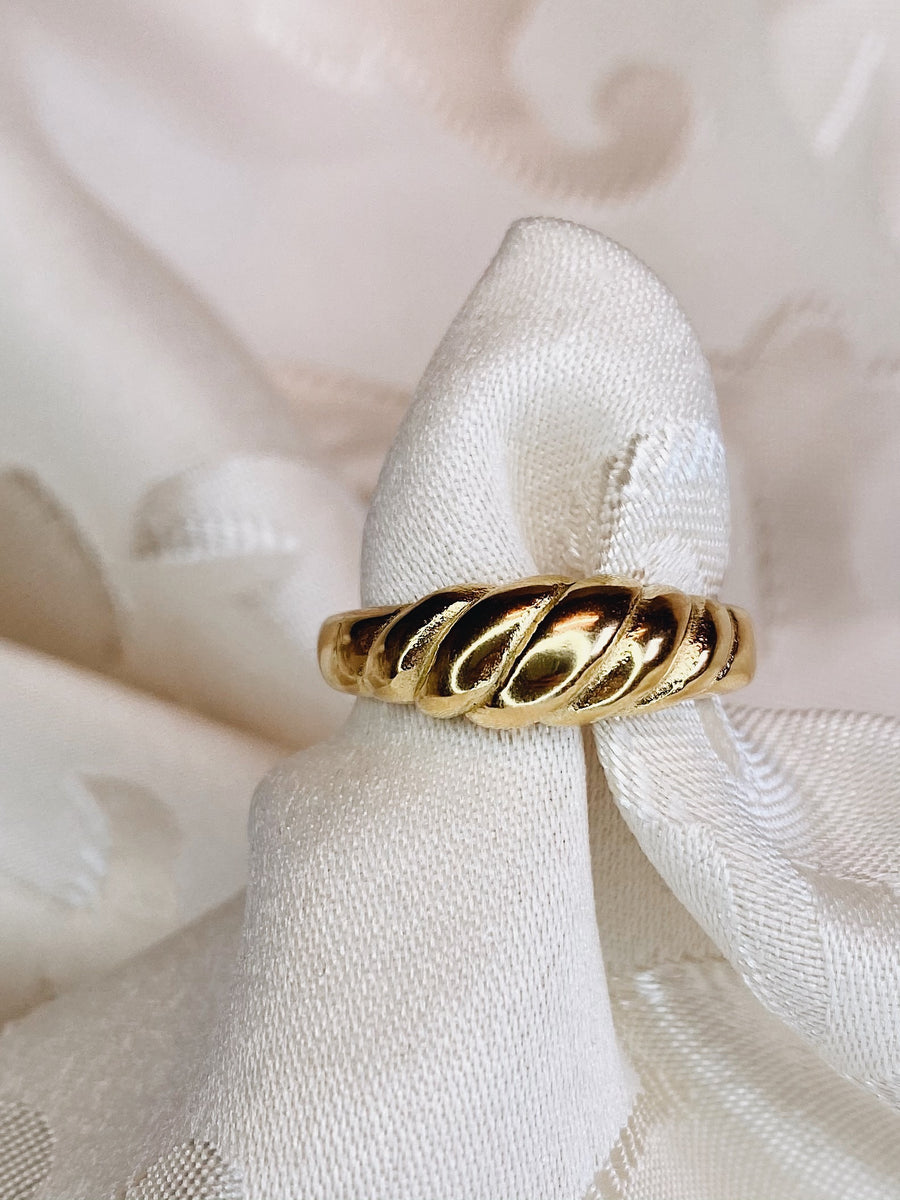 Baguette ring