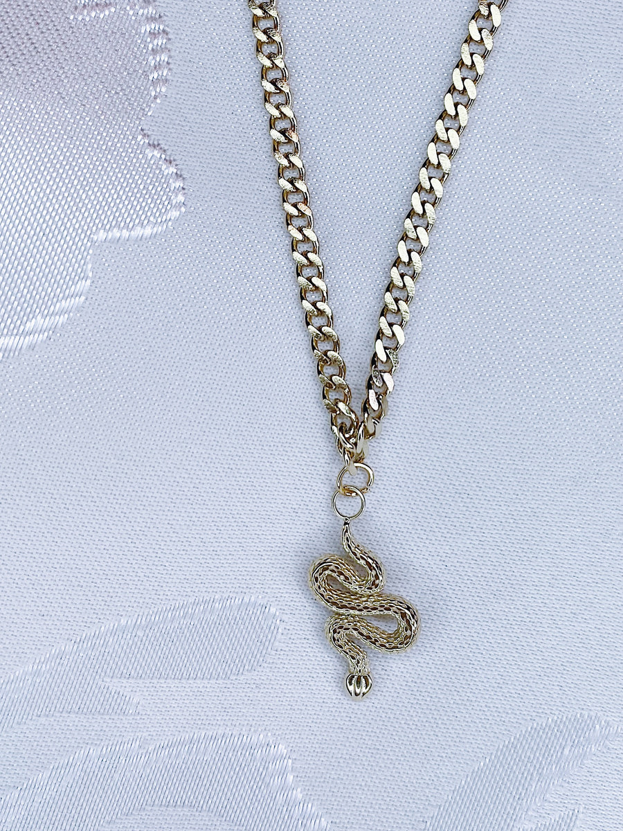 Sneaky snake necklace