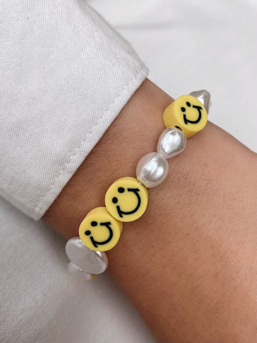 Smiley & pearls bracelet