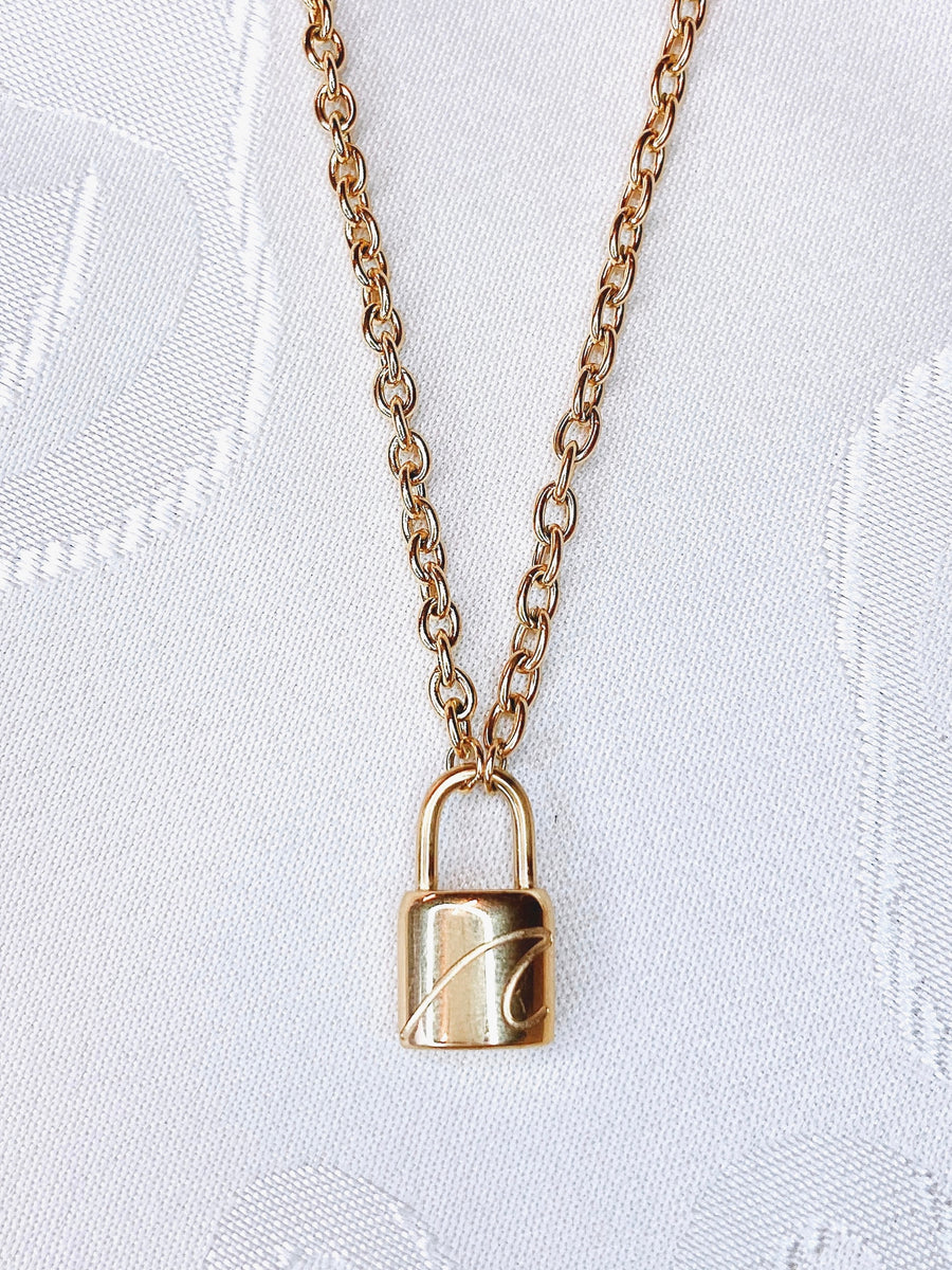 Alea lock necklace