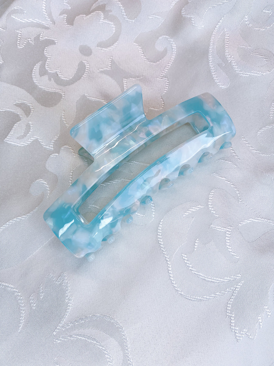 Blue hair claw