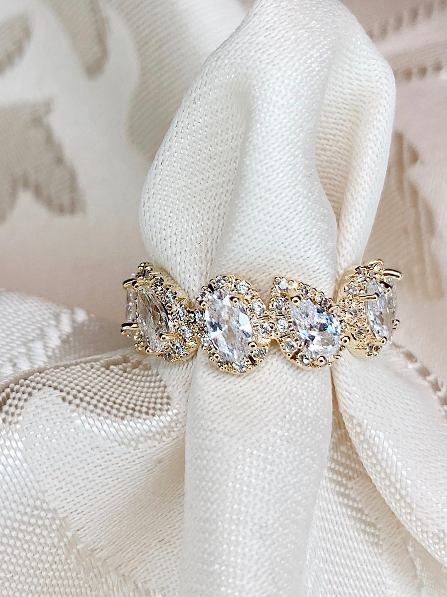 Lavish crystal ring