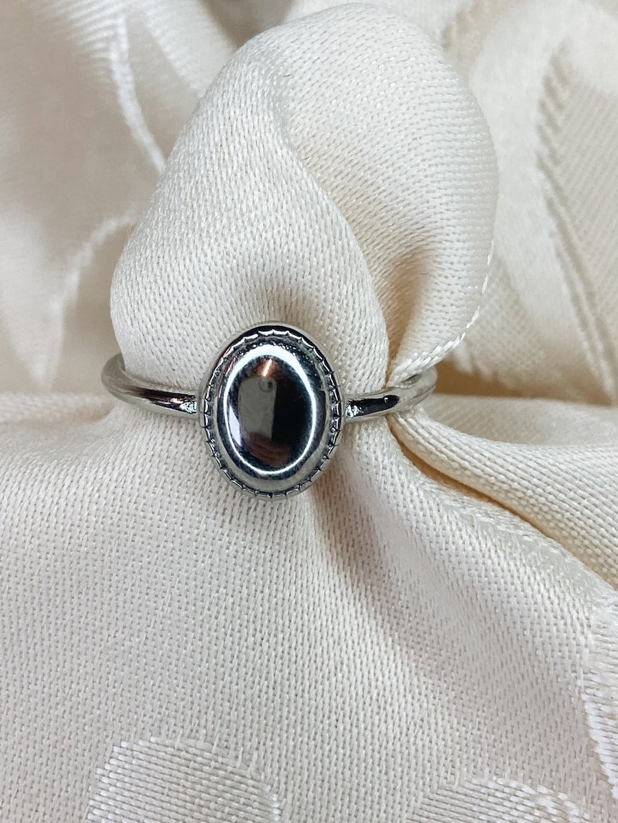 Smooth oval ring