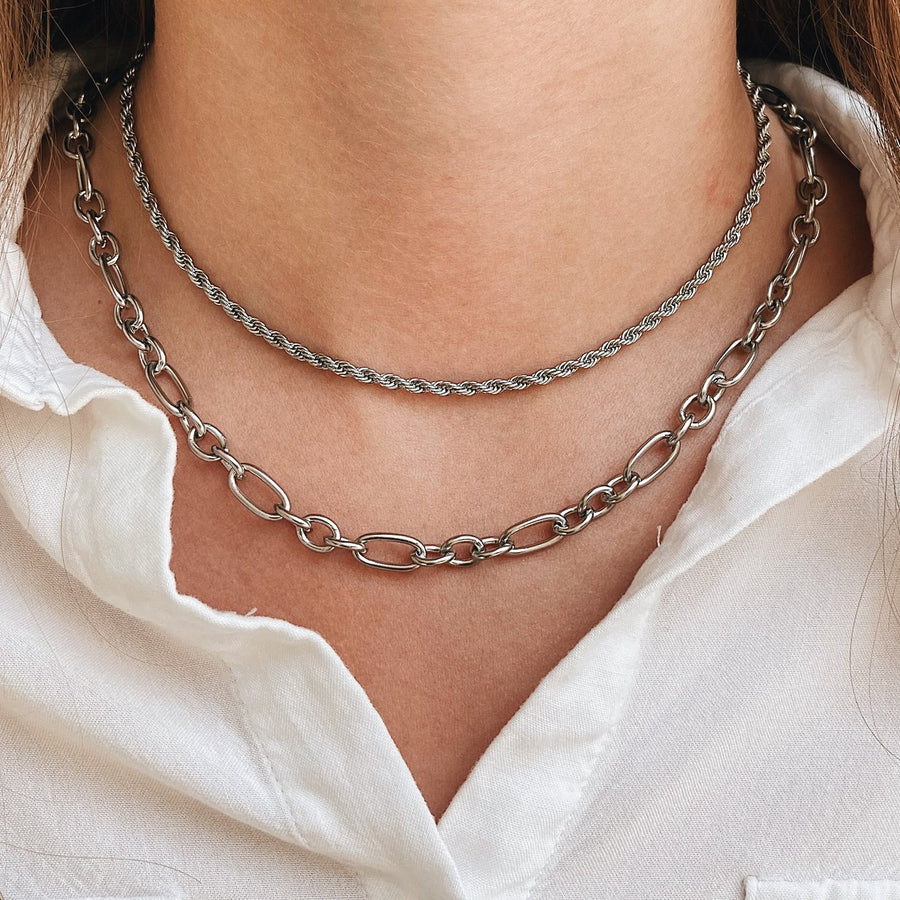 Twisted choker